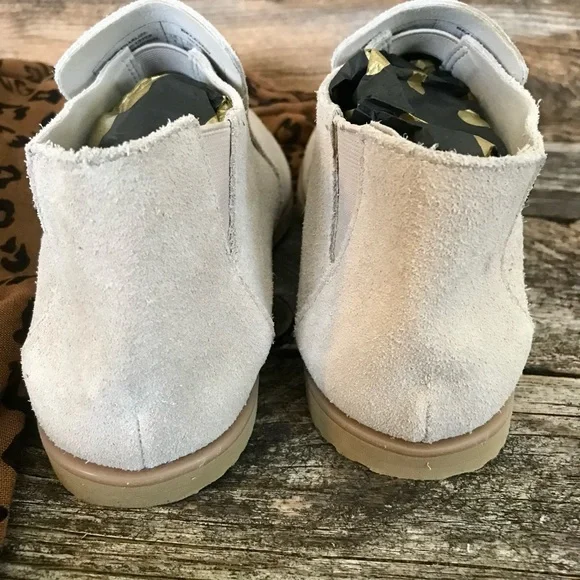 Suede BearPaws Almost a Chelsea Boot in Mushroom Brand New condition size 8 - Picture 3 of 8